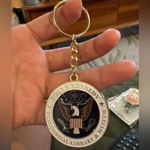John F. Kennedy Presidential Library & Museum Keychain - Gold and Silver